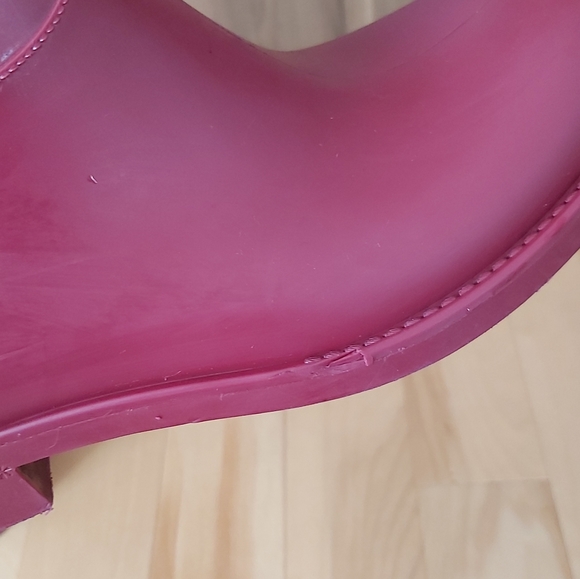 RED GUCCI RAIN BOOTS - Picture 5 of 12